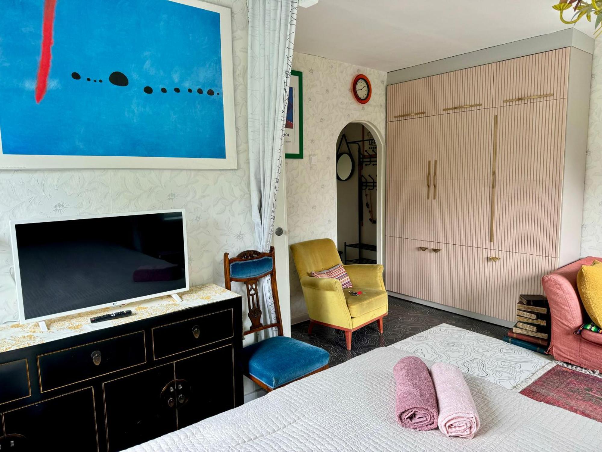 Little London Boutique With Netflix, Location In Old Town *