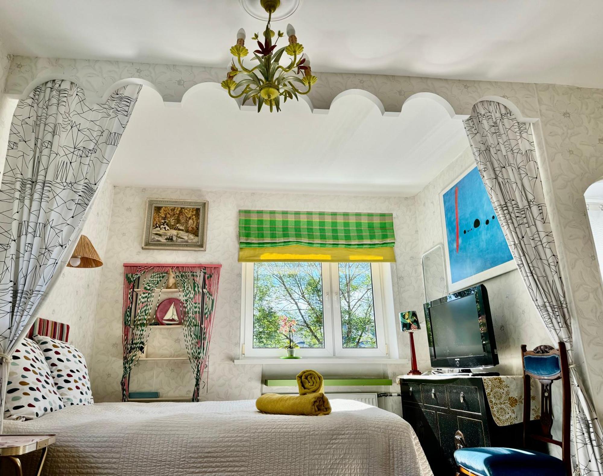 Apartment Little London Boutique With Netflix, Location In Old Town Narva