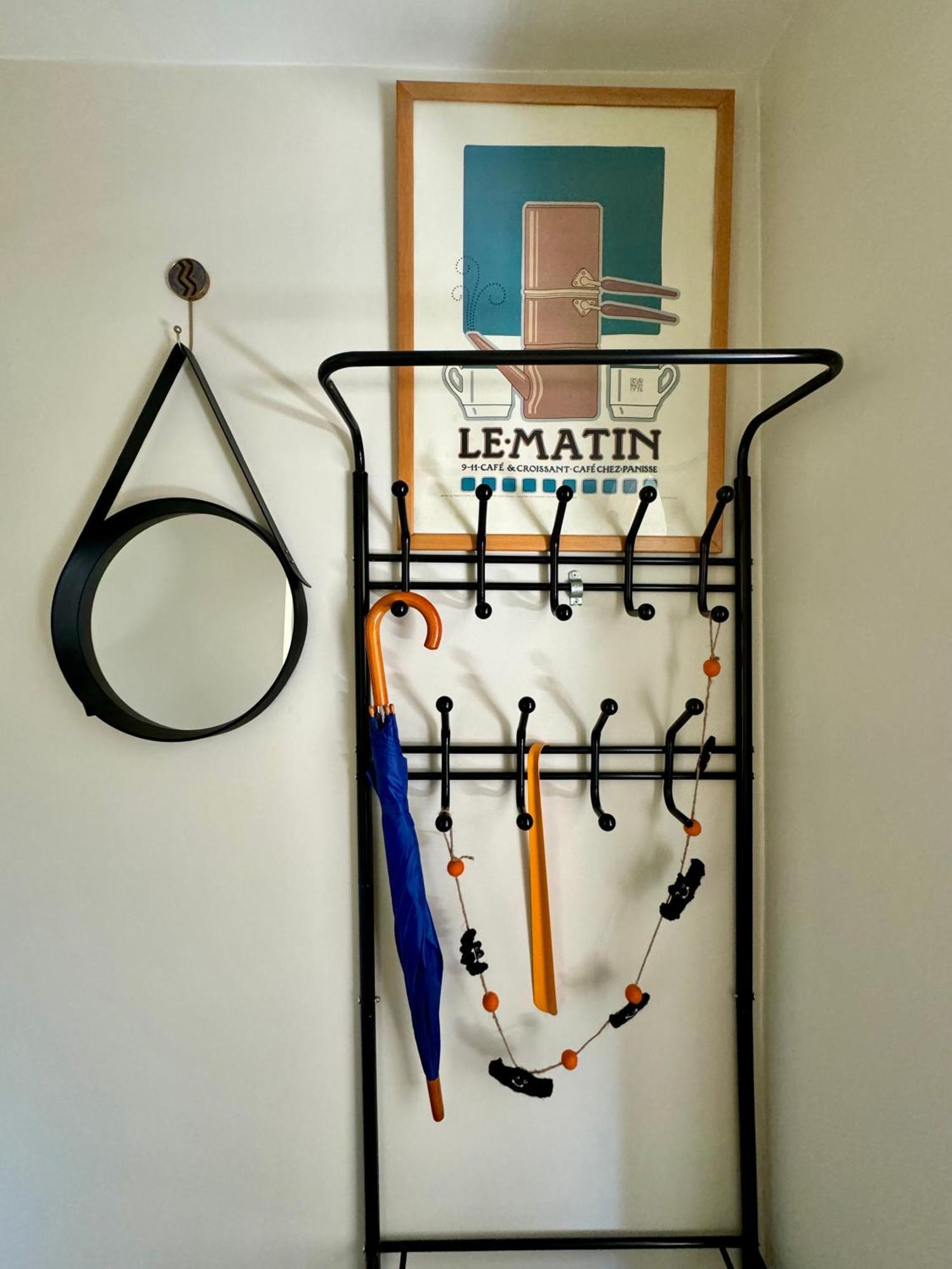 Little London Boutique With Netflix, Location In Old Town Narva